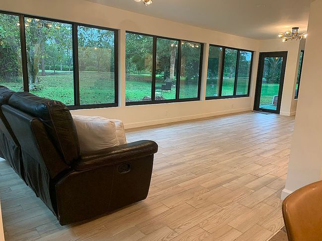 Image of 6785 Villas Dr E