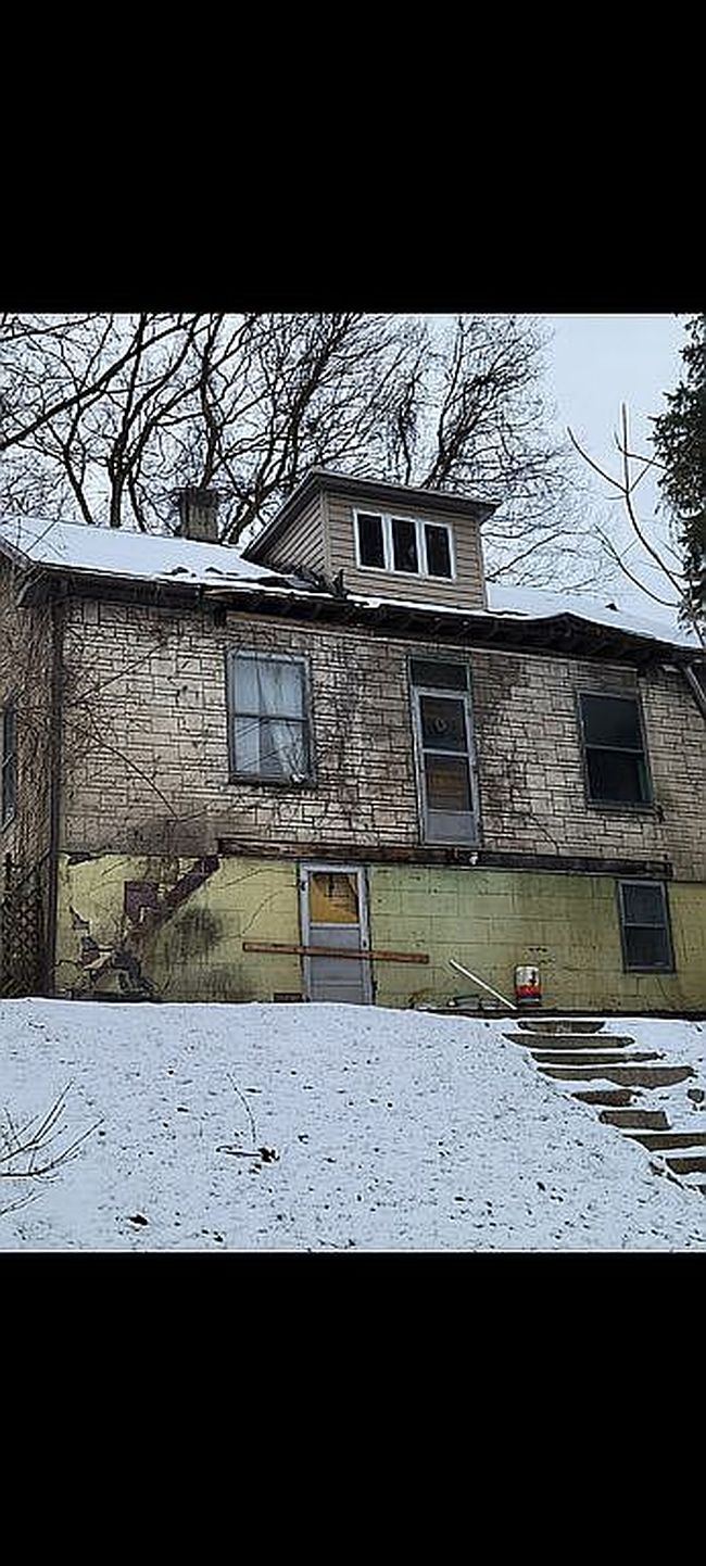 Image of 452 Old Pike St