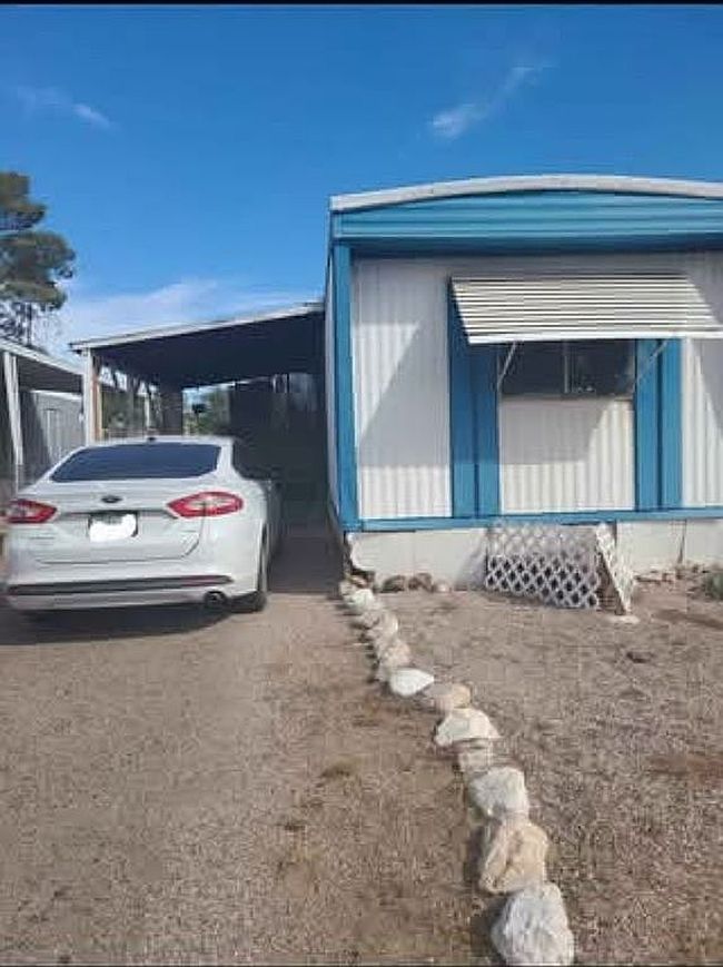 Additional photo 3 of property located at 2640 W Diamond St #16