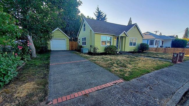 Photo of 762 W Nebo St, Roseburg, OR