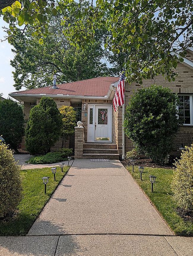 Photo of 155 Bathgate St, Staten Island, NY
