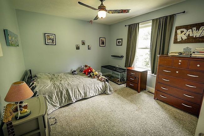 Photo of 2335 Guernsey Dr, Charlotte, MI