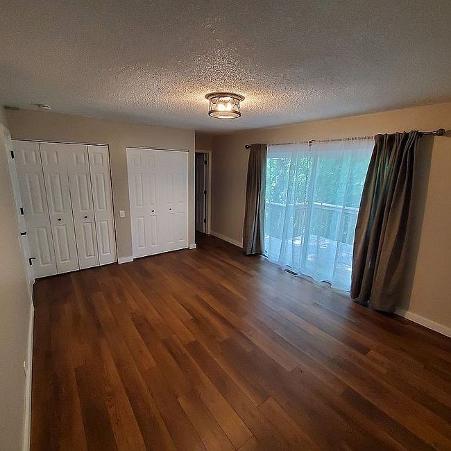 Additional photo 2 of property located at 320 Hackberry Pl