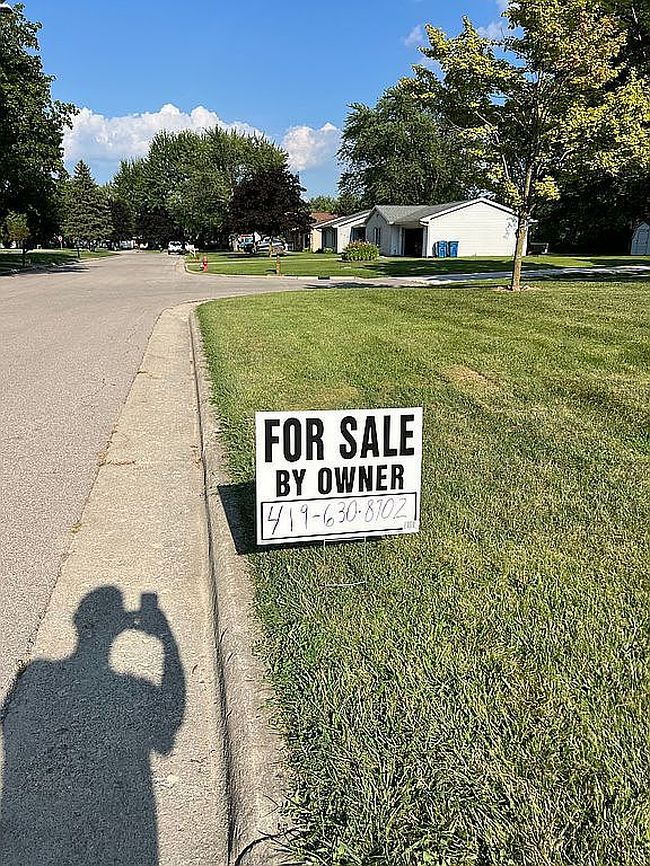Photo of 410 Fairview Dr, Bryan, OH