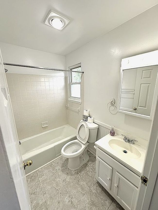 Photo of 1609 Shady Side Dr, Edgewater, MD