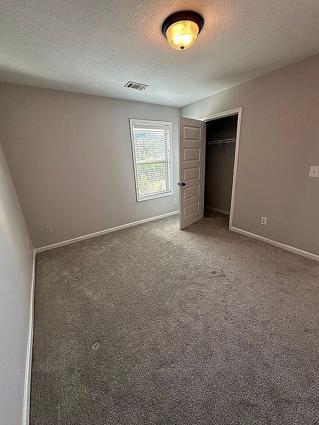 Image of 6 Pebblebrook Ln
