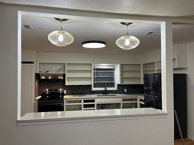Image of 909 E Sarah St