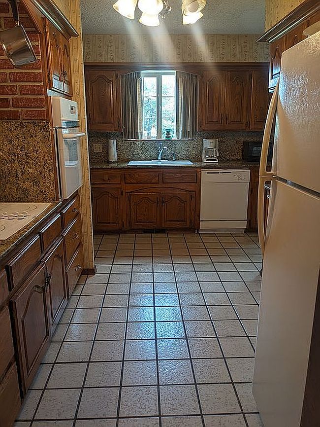 Additional photo 1 of property located at 29805 Se 29th St