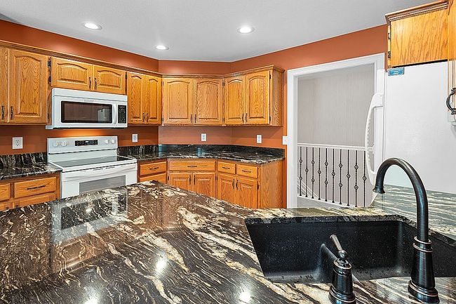 Photo of 2222 Sw Pondview Dr, Topeka, KS