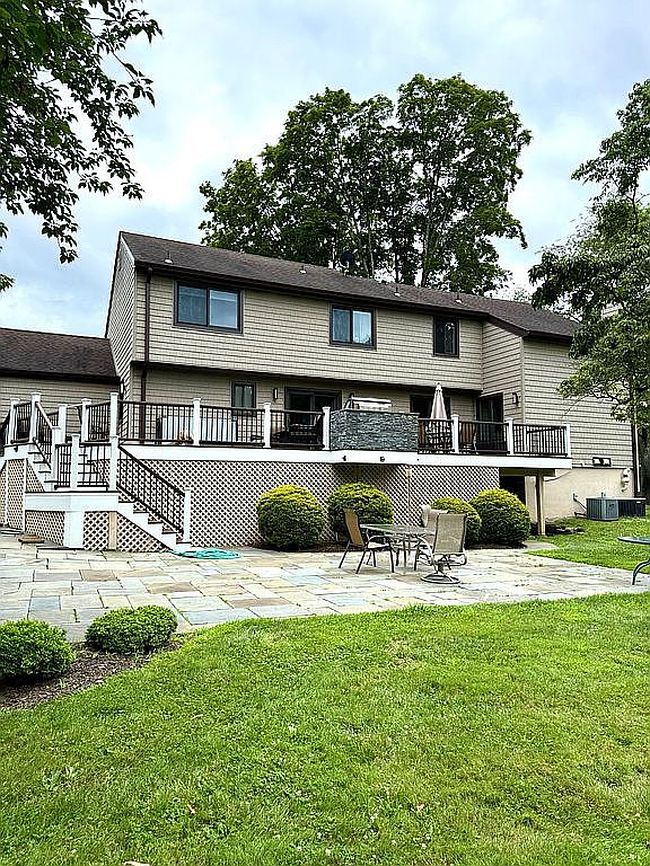 Photo of 9 Comanche Ct, Katonah, NY