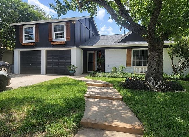 Photo of 712 Vaughn Dr, Burleson, TX