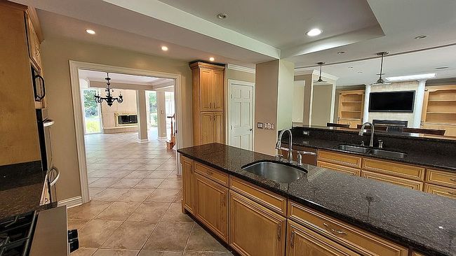Photo of 1136 Barneswood Dr, Downers Grove, IL