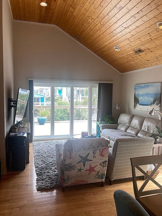 Photo of 103 Virginia Ave, Carolina Beach, NC