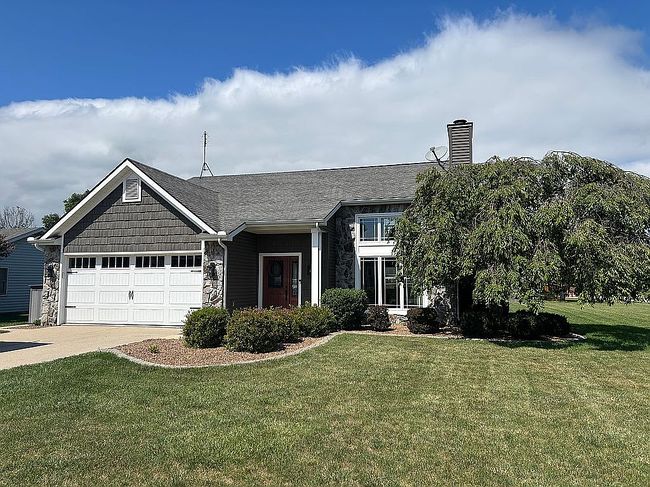 Photo of 406 Bittersweet Ln