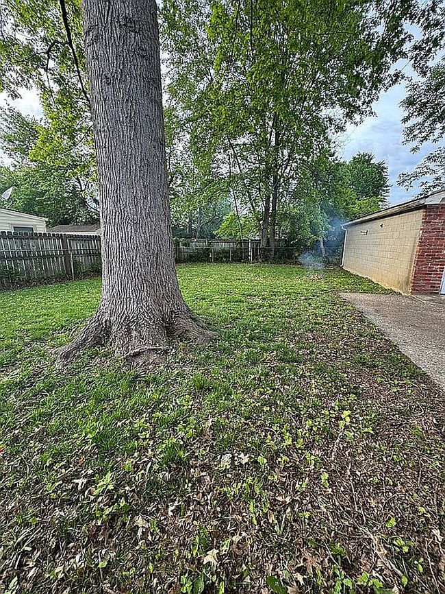 Photo of 9309 Hudson Ln, Louisville, KY