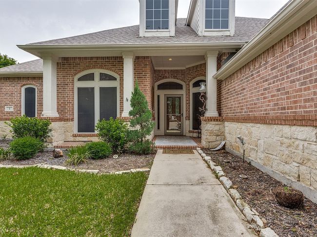 Preview of property located at 2 Miterton Ct