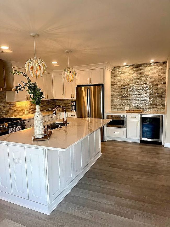 Additional photo 3 of property located at 700 Oriole Dr Apt 323B