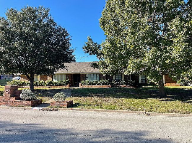 Photo of 1925 Shari Ln, Garland, TX