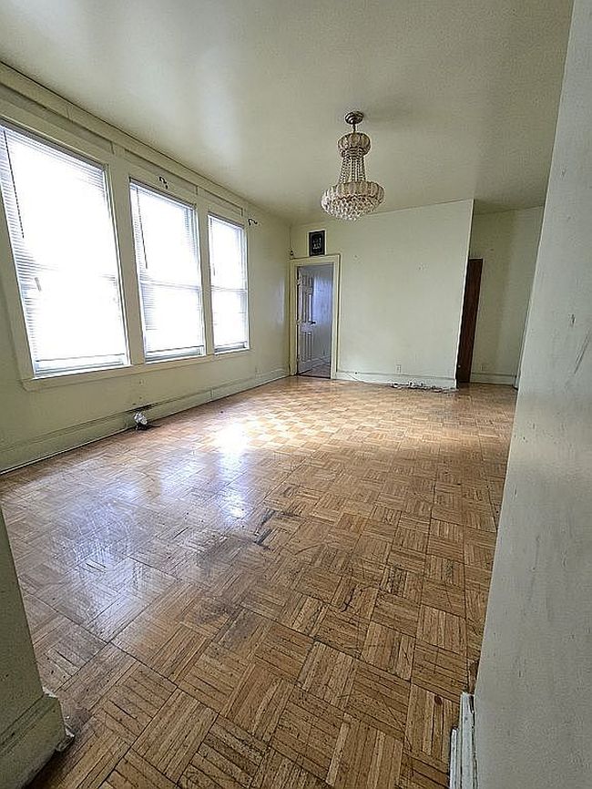 Image of 644 E 229th St