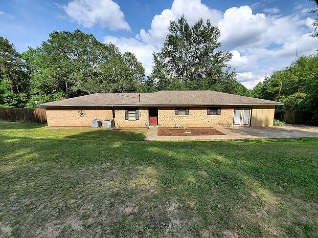 1251 E Beverly Dr, Overton, TX