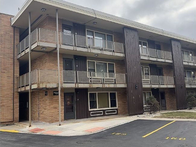 Photo of 9618 W Higgins Rd Apt 3A, Rosemont, IL