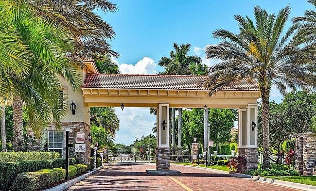 Photo of 15601 Sw 15th St, Davie, FL