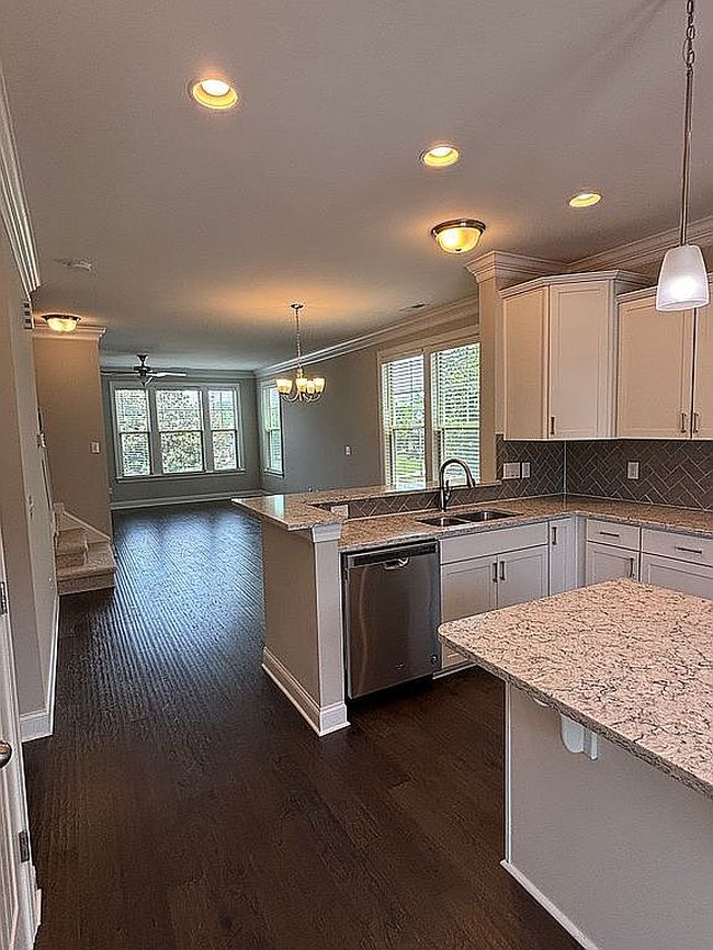 Photo of 440 Oak Pine Dr, Apex, NC