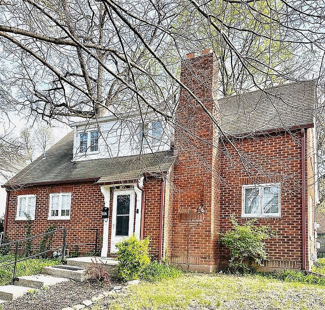 Photo of 701 1/2 Illinois St, Lawrence, KS