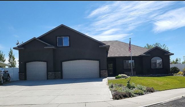 Photo of 921 Ballard Ln