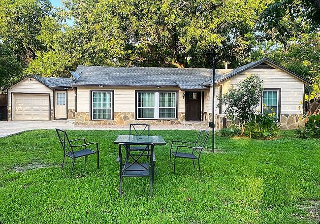 Photo of 1800 Brook Hollow Dr, Fort Worth, TX