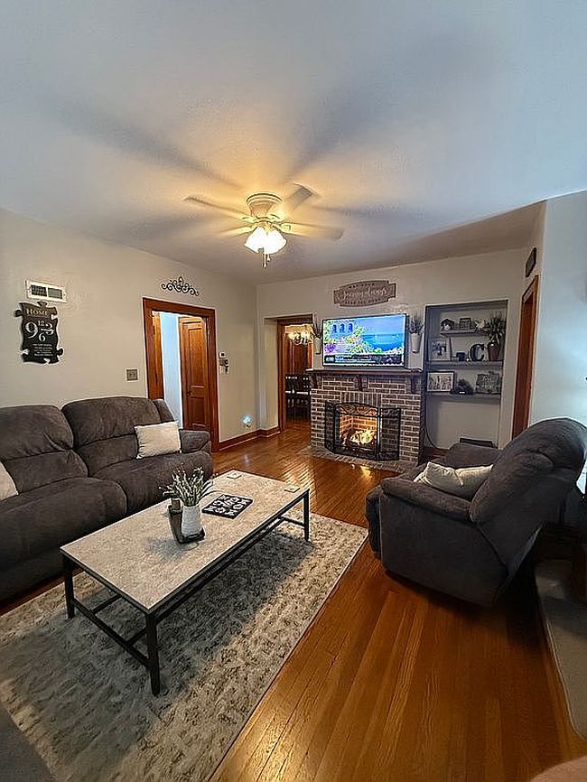 Image of 330 E 7th St