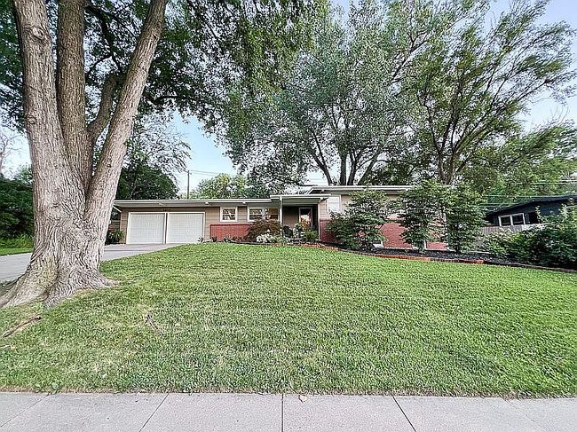 Photo of 5815 L St, Lincoln, NE