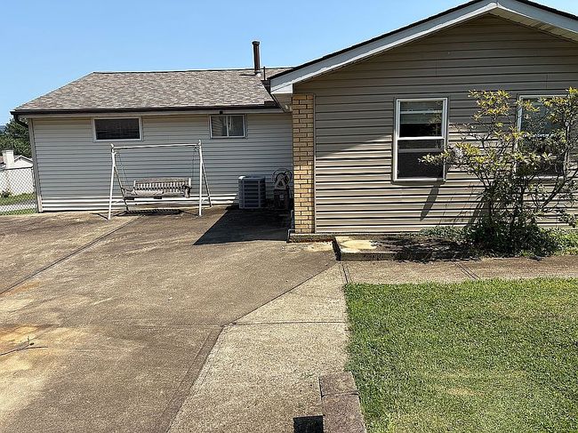 Photo of 1213 W Fir Dr, Latrobe, PA