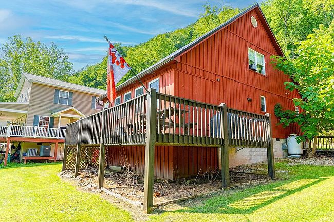 Photo of 112 Cliff Island Dr, Hinton, WV