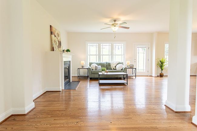 Additional photo 3 of property located at 331 Windsor Dr