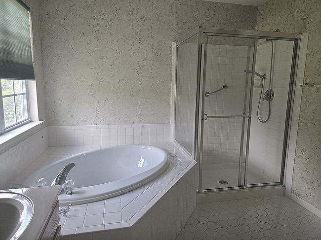 Photo of 10 Pine Valley Ct, Lakewood, NJ