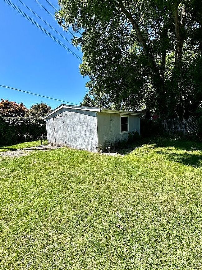 Photo of 4551 Waterford Rd, Clarkston, MI