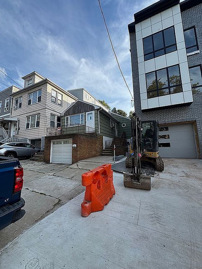 Photo of 119 Carlton Ave