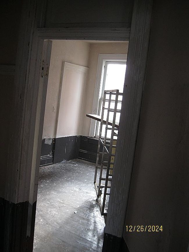 Image of 1023 Broadway St #3