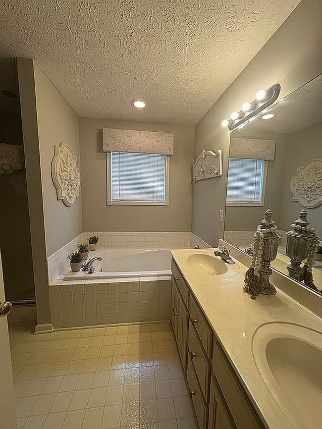 Photo of 122 Kempton Ct, Bowling Green, KY