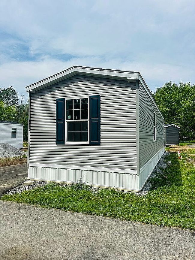 Photo of 1426 Seabrook Dr, Alden, NY