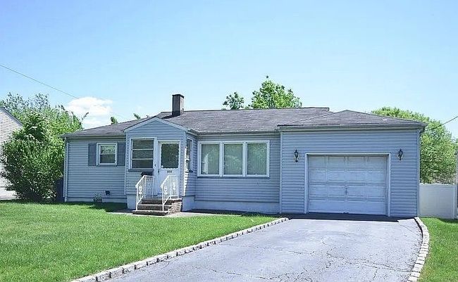 Photo of 271 Valley Rd, Clark, NJ