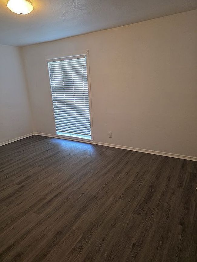 Photo of 2526 Pleasant Dr, Dallas, TX