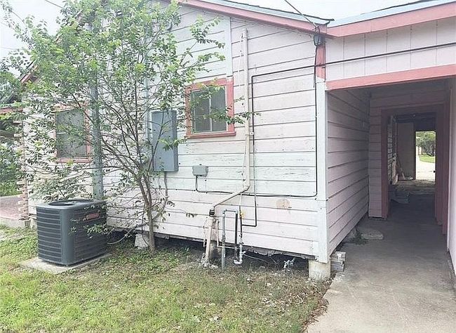 Photo of 424 W B Ave, Kingsville, TX