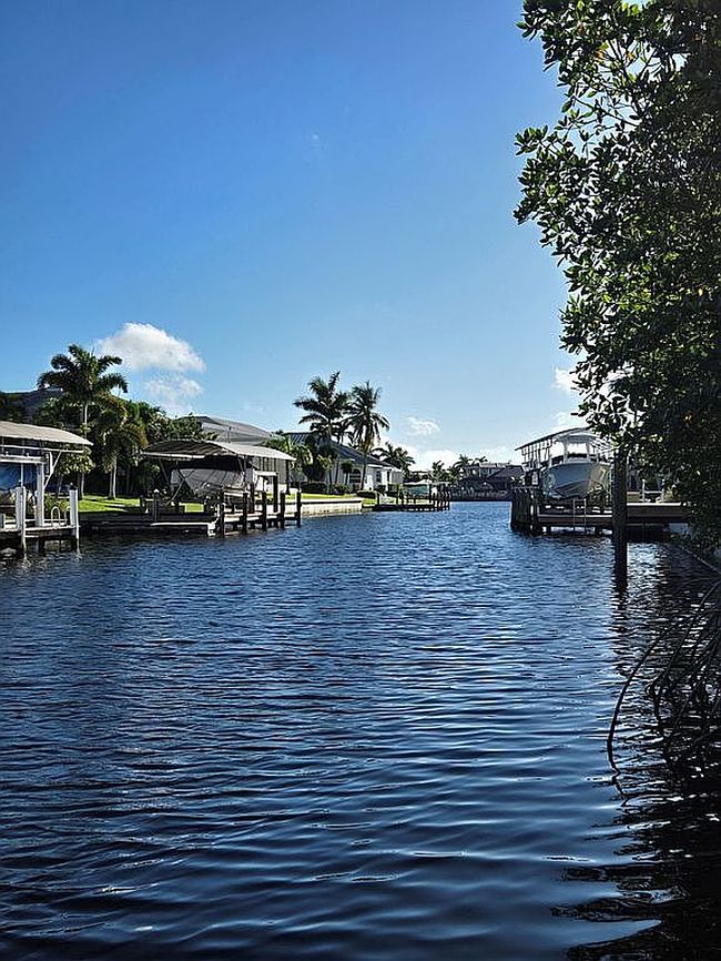Photo of 127 Sw 52nd Ter, Cape Coral, FL