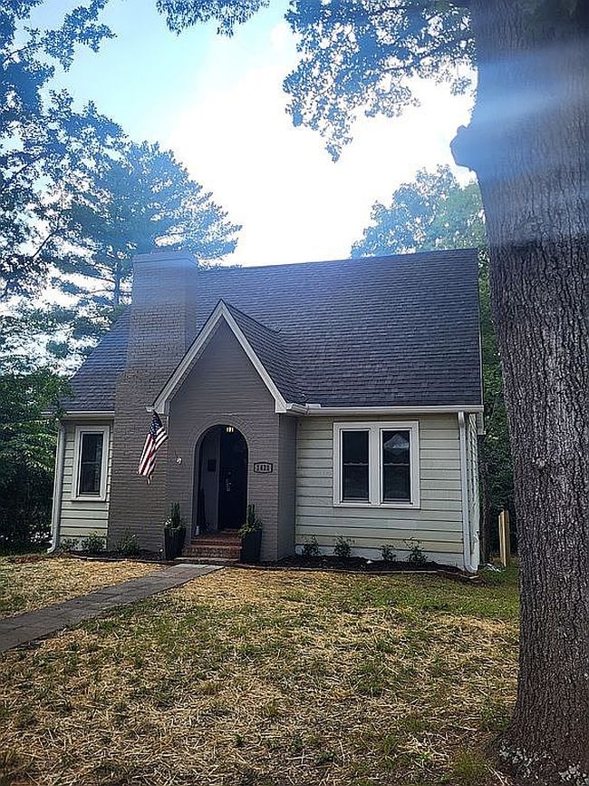 Photo of 1421 12th Street Dr Nw