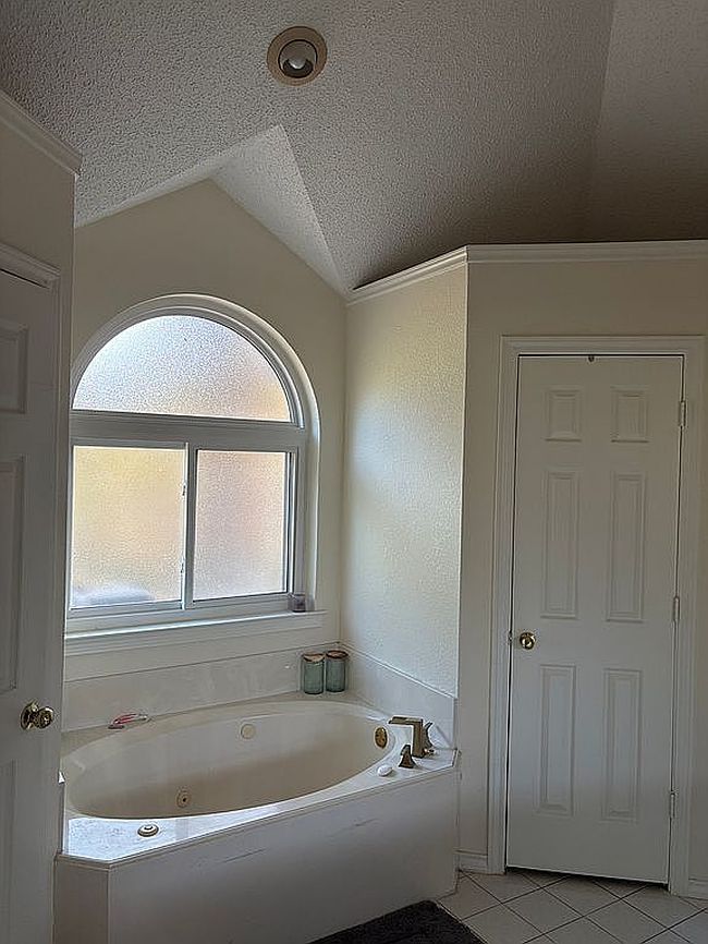 Photo of 10219 Gray Oak Ln, Fort Worth, TX