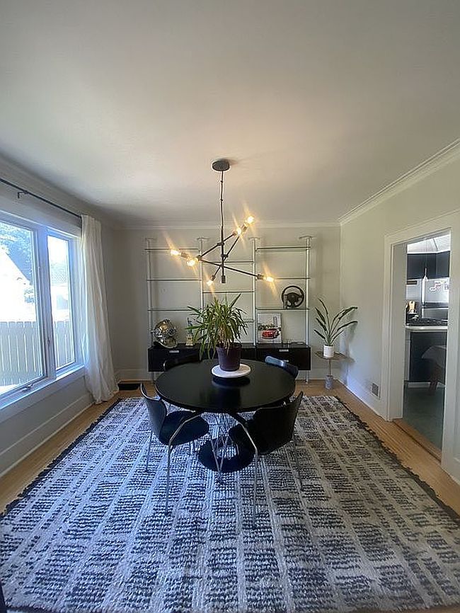 Image of 902 Midway Dr