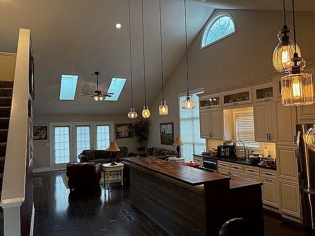 Image of 704 Elmwood Point