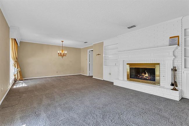 Additional photo 2 of property located at 117 Sandalwood Ln